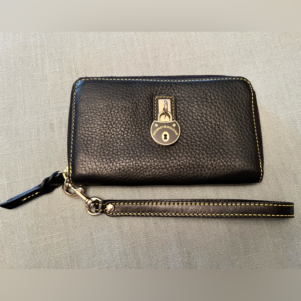 NEW without tags Dooney & Bourke wristlet wallet